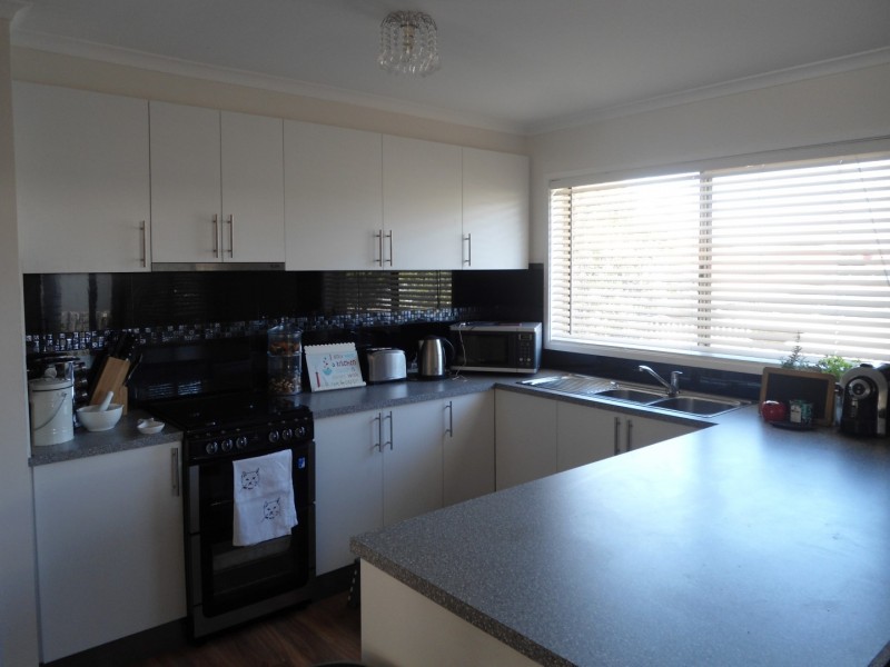 67 OLIVE GROVE, Sunbury VIC 3429