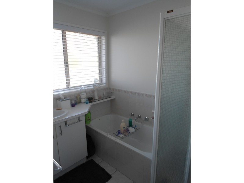 67 OLIVE GROVE, Sunbury VIC 3429