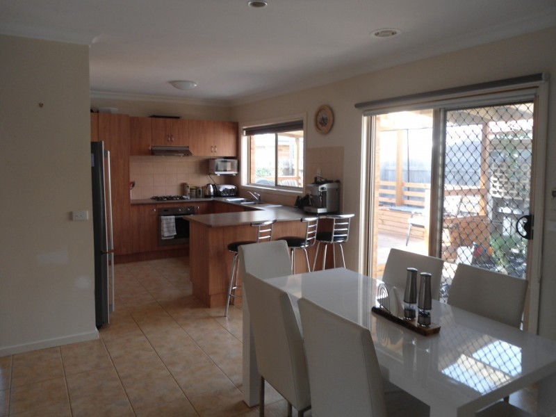 4 COVER DRIVE, Sunbury VIC 3429