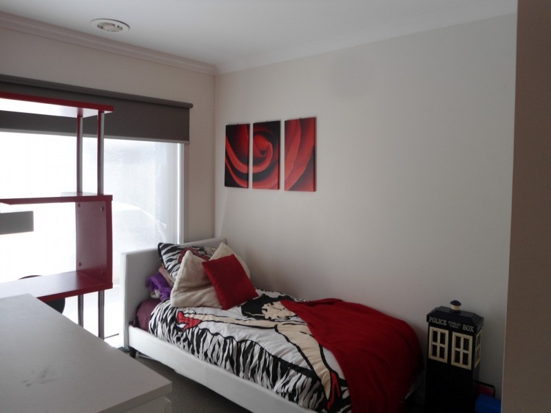 4 COVER DRIVE, Sunbury VIC 3429