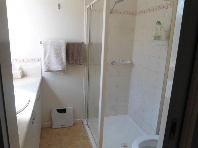 4 COVER DRIVE, Sunbury VIC 3429