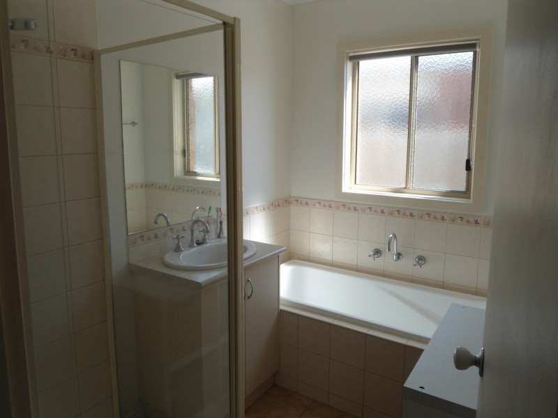 4 COVER DRIVE, Sunbury VIC 3429