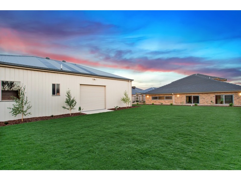 36 The Strand, Sunbury VIC 3429