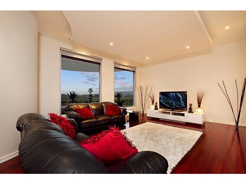 2/18 O’Beid Drive, Sunbury VIC 3429