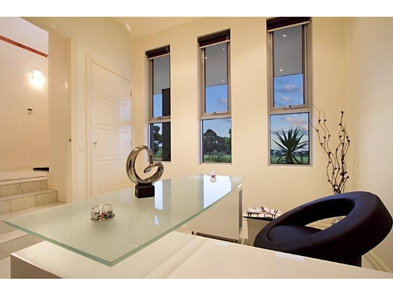 2/18 O’Beid Drive, Sunbury VIC 3429