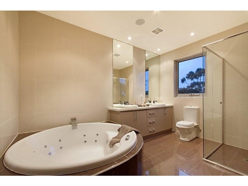 2/18 O’Beid Drive, Sunbury VIC 3429