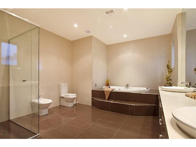 2/18 O’Beid Drive, Sunbury VIC 3429
