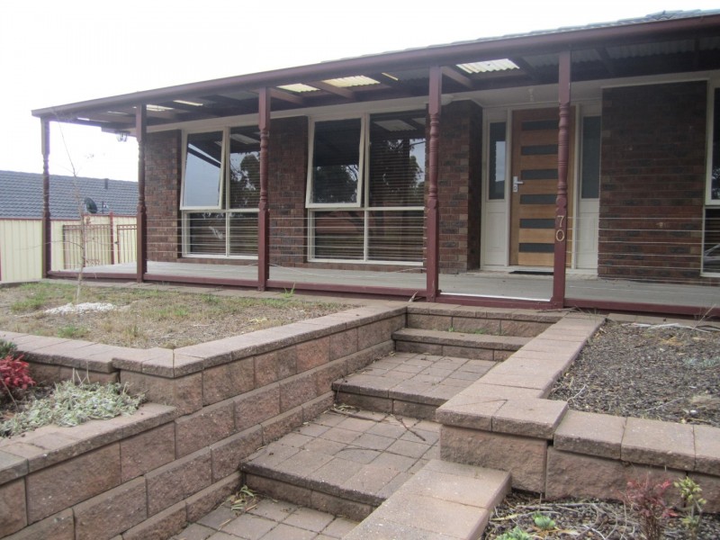 70 MCEWEN DRIVE, Sunbury VIC 3429