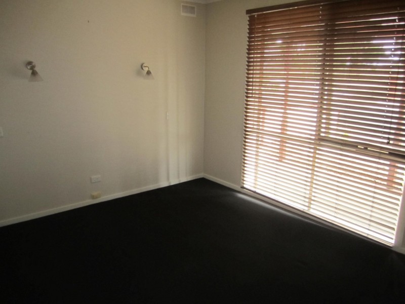 70 MCEWEN DRIVE, Sunbury VIC 3429