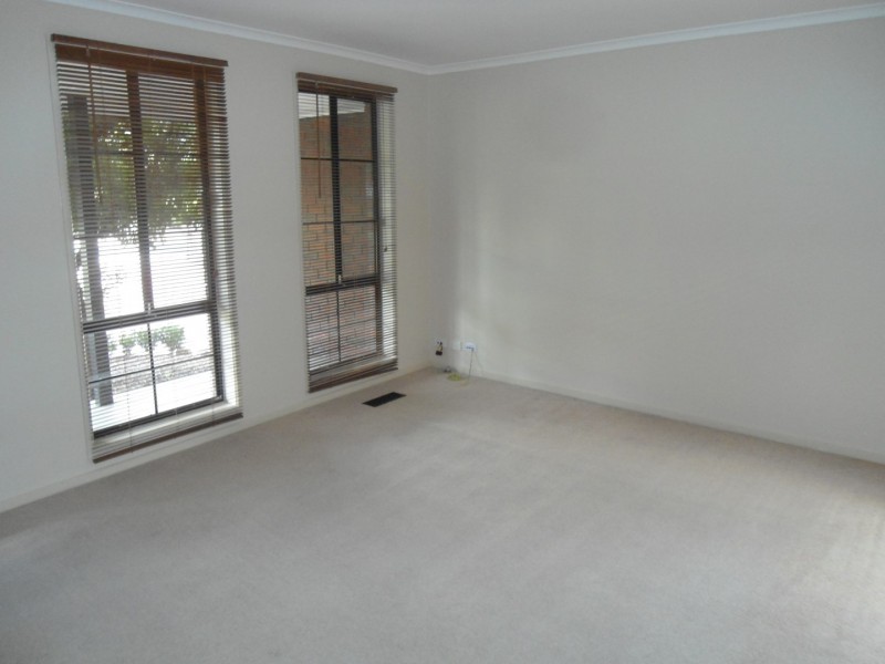 6 SANDLEFORD COURT, Sunbury VIC 3429