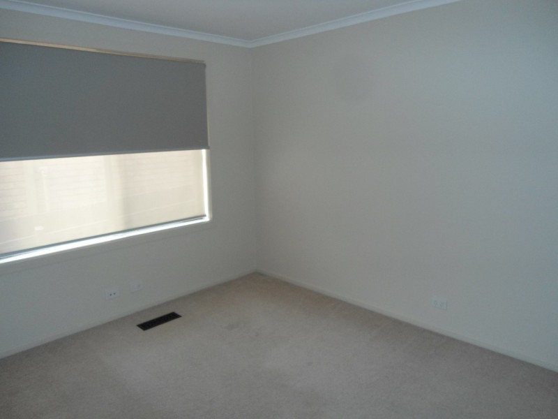 6 SANDLEFORD COURT, Sunbury VIC 3429