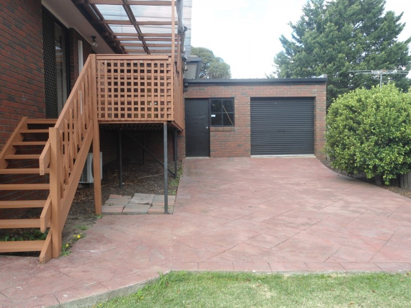 6 SANDLEFORD COURT, Sunbury VIC 3429