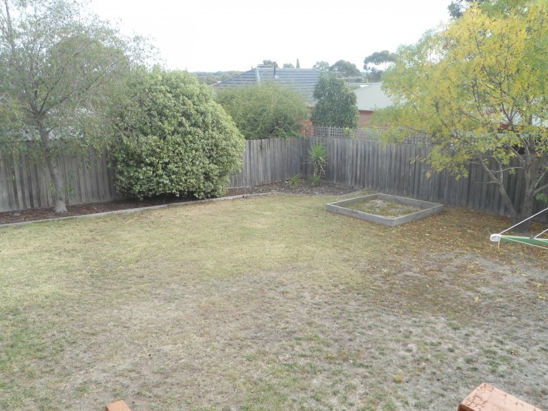 6 SANDLEFORD COURT, Sunbury VIC 3429