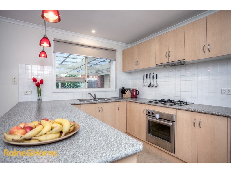 8 McCosker St, Sunbury VIC 3429