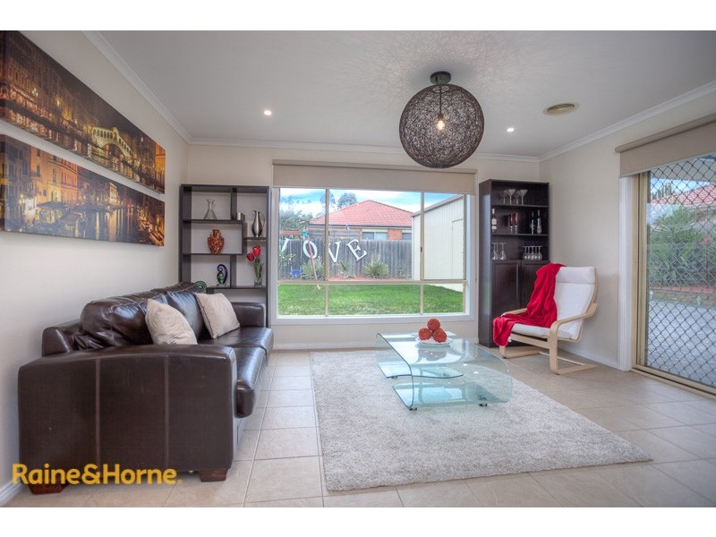 8 McCosker St, Sunbury VIC 3429