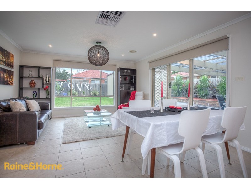 8 McCosker St, Sunbury VIC 3429