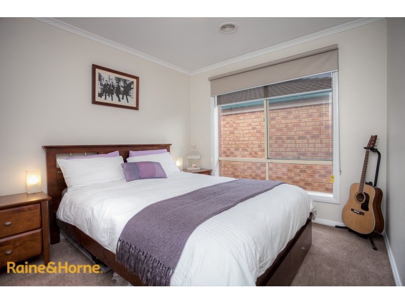 8 McCosker St, Sunbury VIC 3429