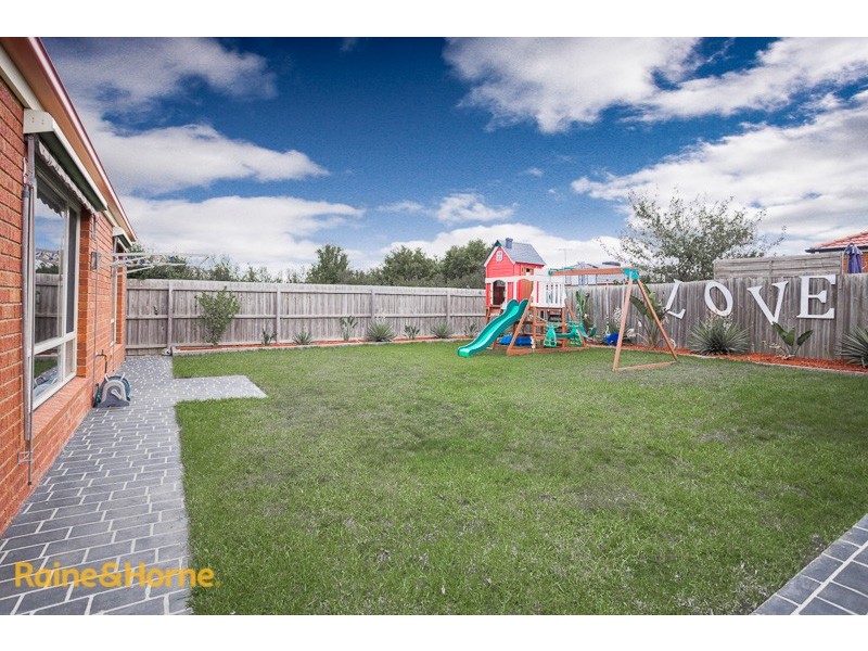 8 McCosker St, Sunbury VIC 3429