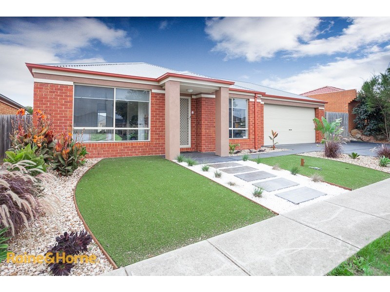 8 McCosker St, Sunbury VIC 3429