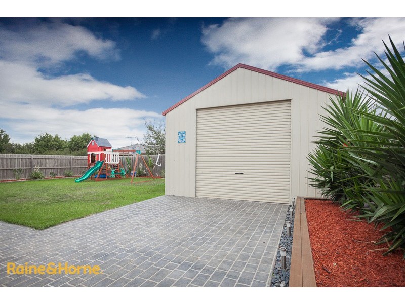 8 McCosker St, Sunbury VIC 3429