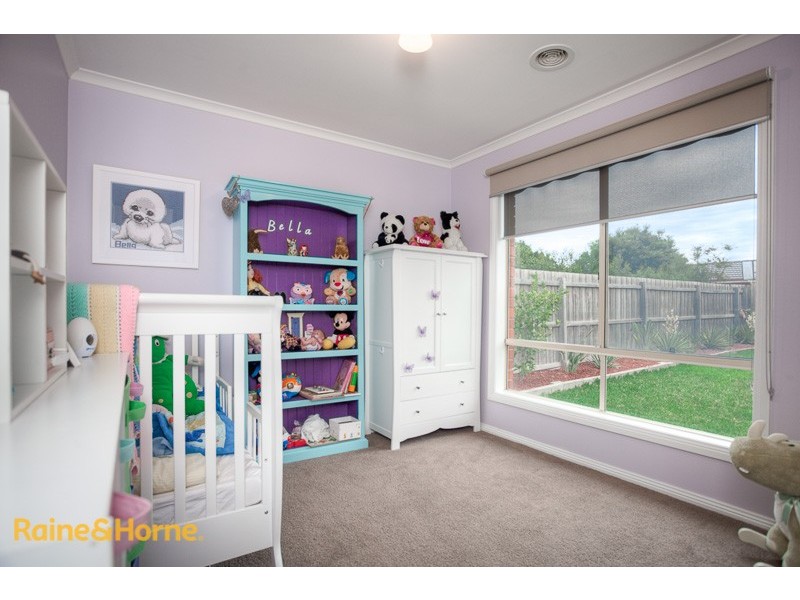 8 McCosker St, Sunbury VIC 3429