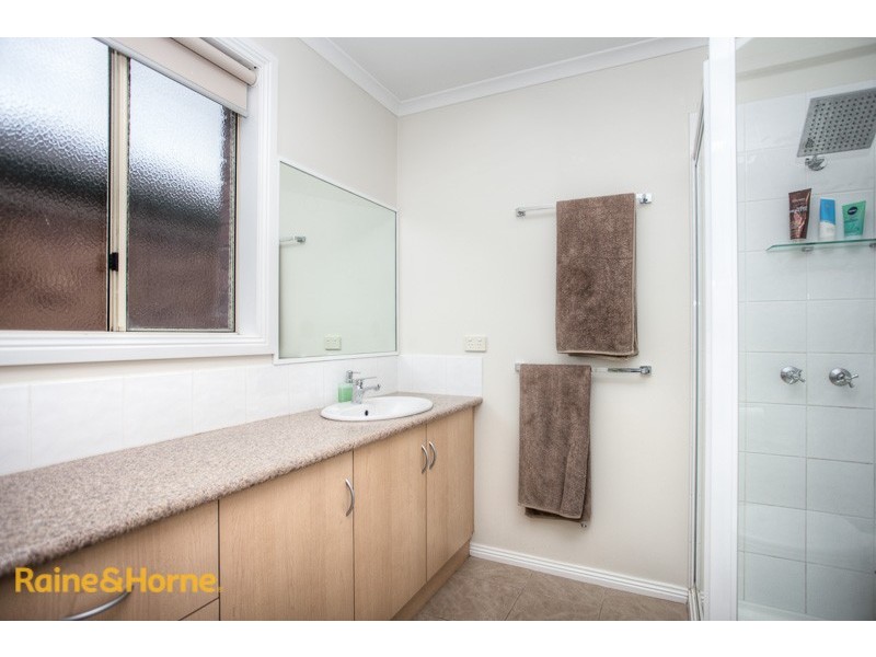8 McCosker St, Sunbury VIC 3429