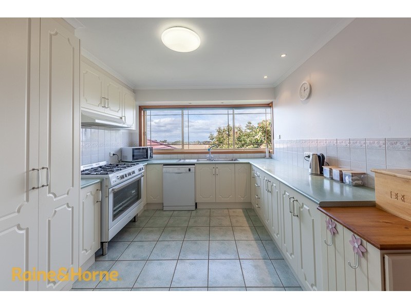 62 Balmoral Circuit, Sunbury VIC 3429