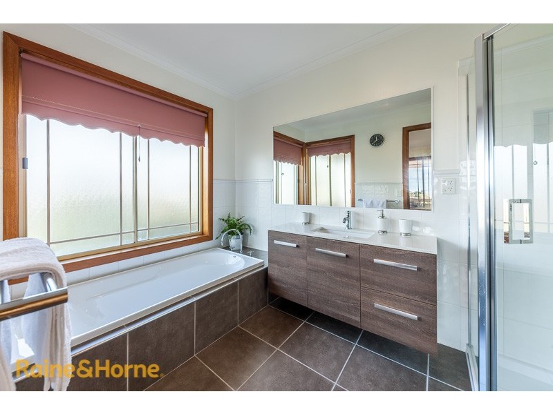 62 Balmoral Circuit, Sunbury VIC 3429