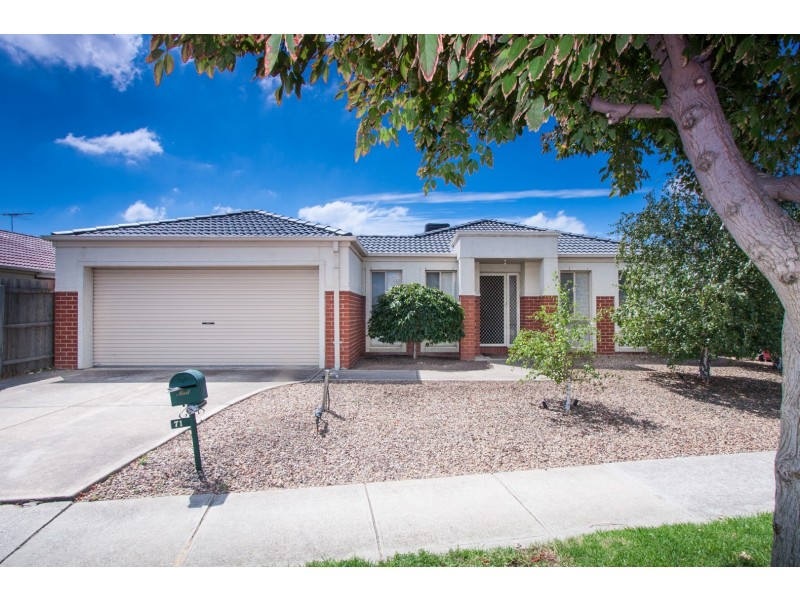 71 COVER DRIVE, Sunbury VIC 3429