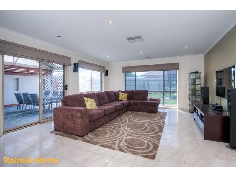 71 COVER DRIVE, Sunbury VIC 3429