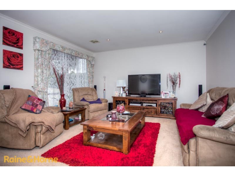 20 Heatherbrae Crescent, Sunbury VIC 3429