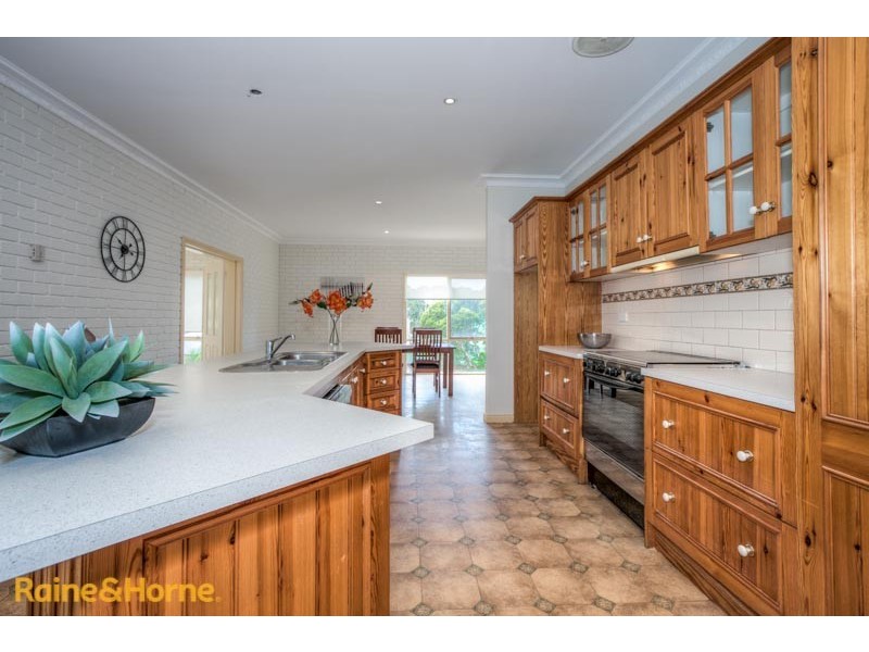 10 Baker Rise, Sunbury VIC 3429