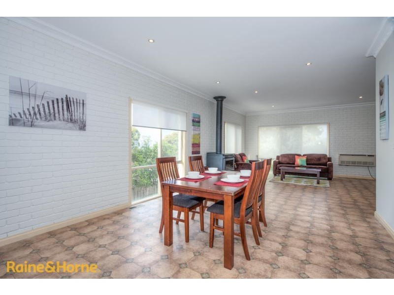 10 Baker Rise, Sunbury VIC 3429