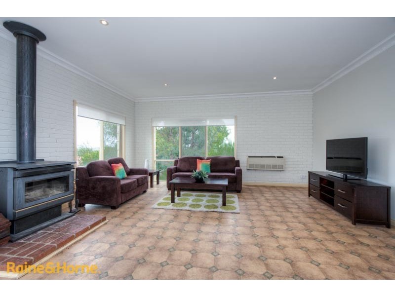 10 Baker Rise, Sunbury VIC 3429