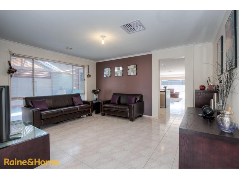 71 Cover Drive, Sunbury VIC 3429