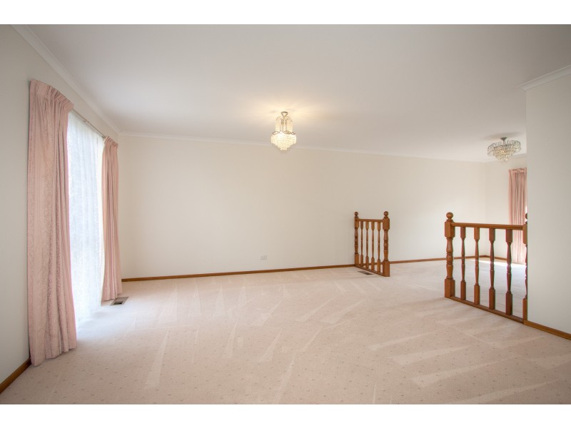 8 Lachlan Court, Sunbury VIC 3429