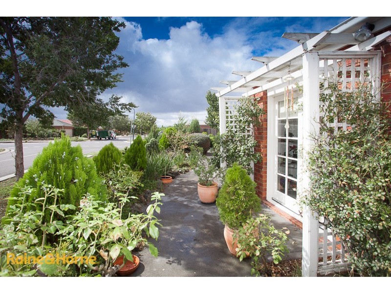 24 Lindwall Street, Sunbury VIC 3429