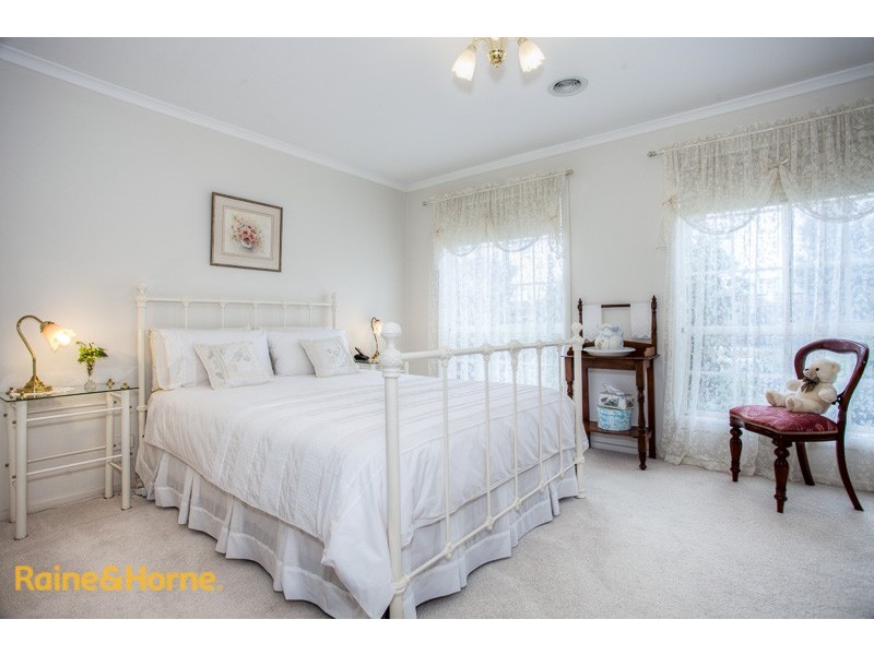 24 Lindwall Street, Sunbury VIC 3429