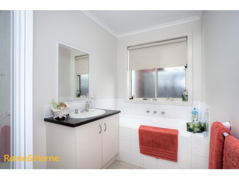 24 Lindwall Street, Sunbury VIC 3429