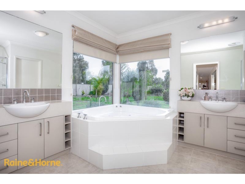 4 The Old Stock Run, Sunbury VIC 3429