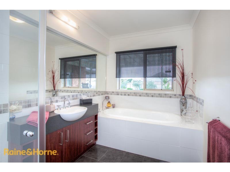 4 The Old Stock Run, Sunbury VIC 3429