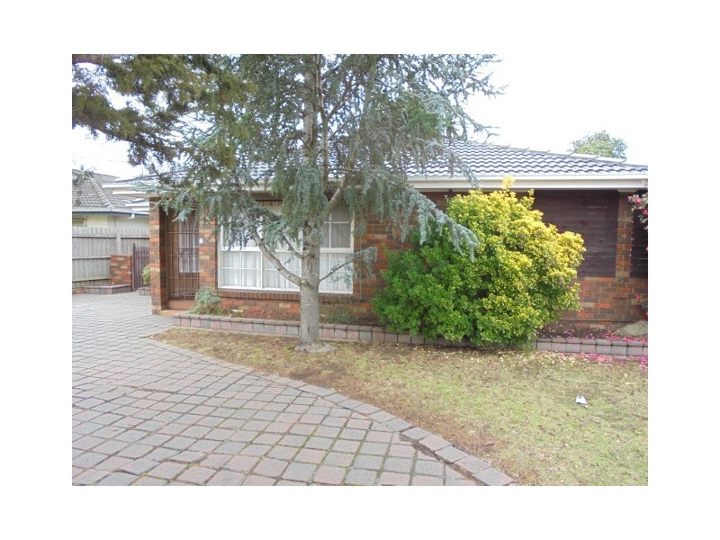 24 LINDSAY AVENUE, Sunbury VIC 3429