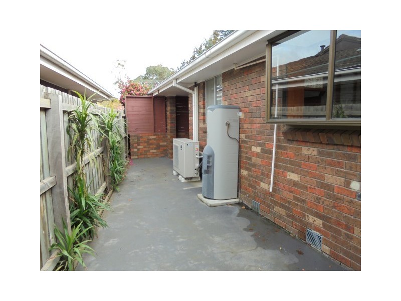 24 LINDSAY AVENUE, Sunbury VIC 3429