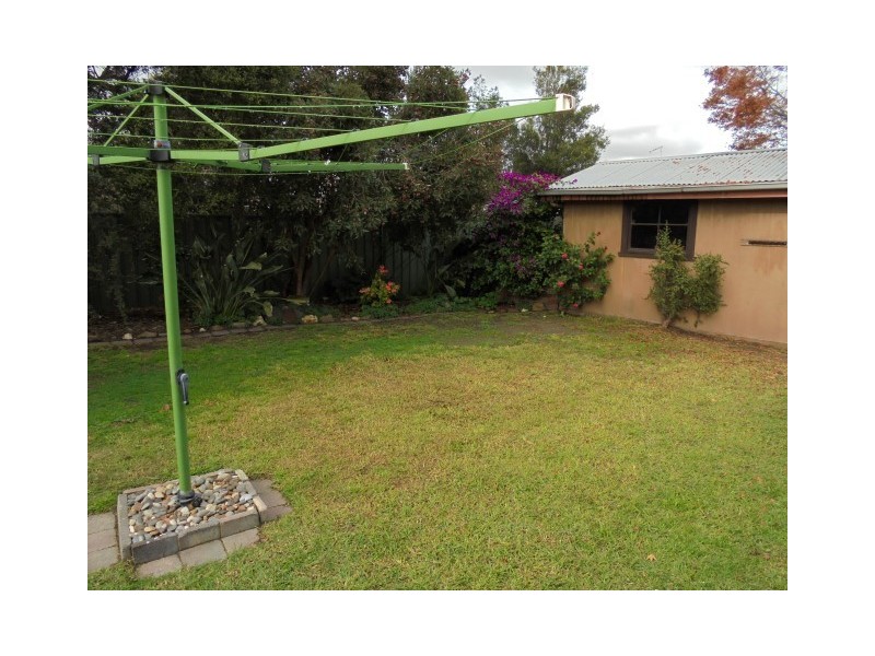 24 LINDSAY AVENUE, Sunbury VIC 3429