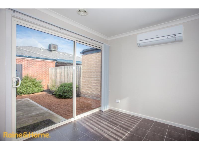 1/31-37 Cover Drive, Sunbury VIC 3429