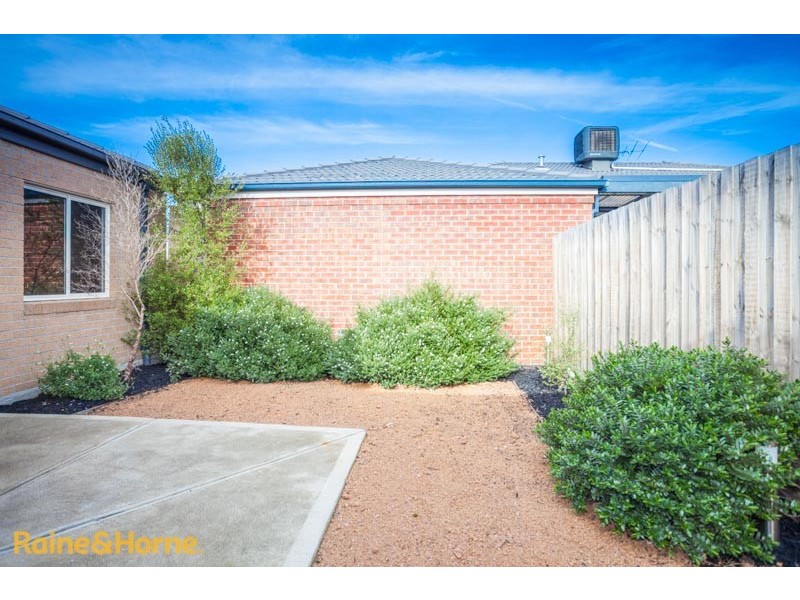 1/31-37 Cover Drive, Sunbury VIC 3429