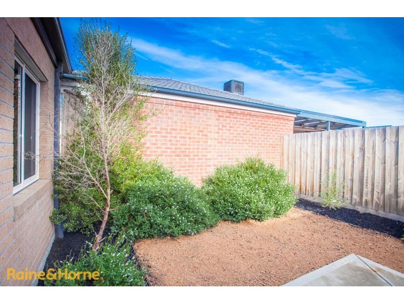 1/31-37 Cover Drive, Sunbury VIC 3429
