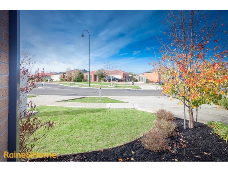 1/31-37 Cover Drive, Sunbury VIC 3429