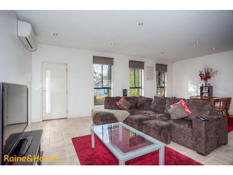 2/20 Turnberry Drive, Sunbury VIC 3429