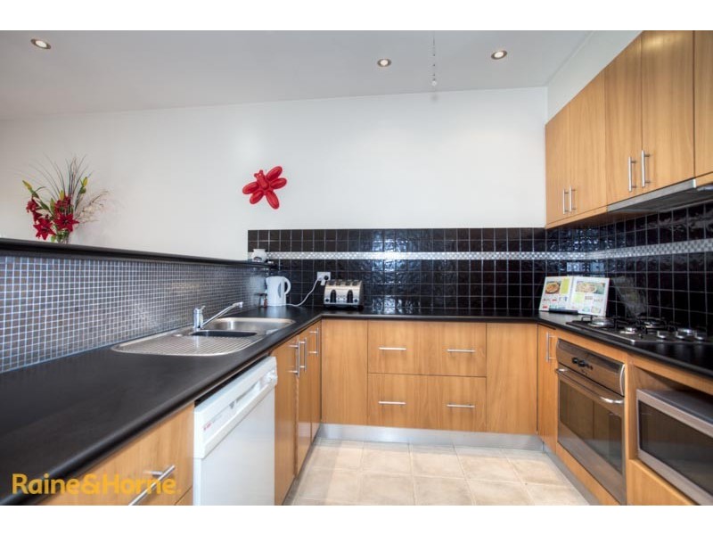 2/20 Turnberry Drive, Sunbury VIC 3429